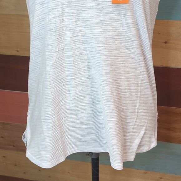 Nwt medium Liz sport t-shirt - Picture 3 of 7